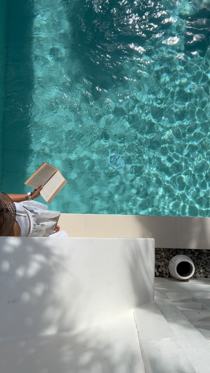 Poolside relaxation at The Lanai Hideaway